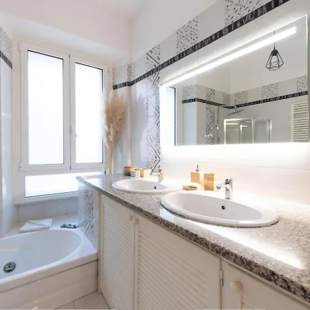 The Rent - Modern One-bedroom In Trastevere Apartment *