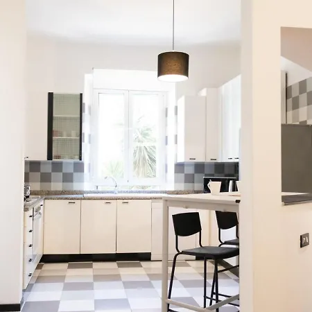 The Rent - Modern One-bedroom In Trastevere Apartment *