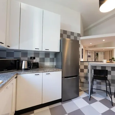 The Rent - Modern One-bedroom In Trastevere Apartment Rome