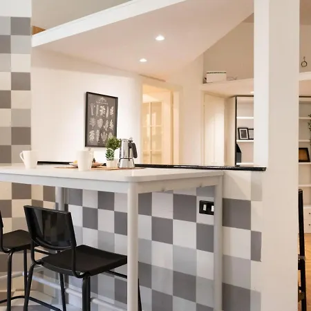The Rent - Modern One-bedroom In Trastevere Apartment *